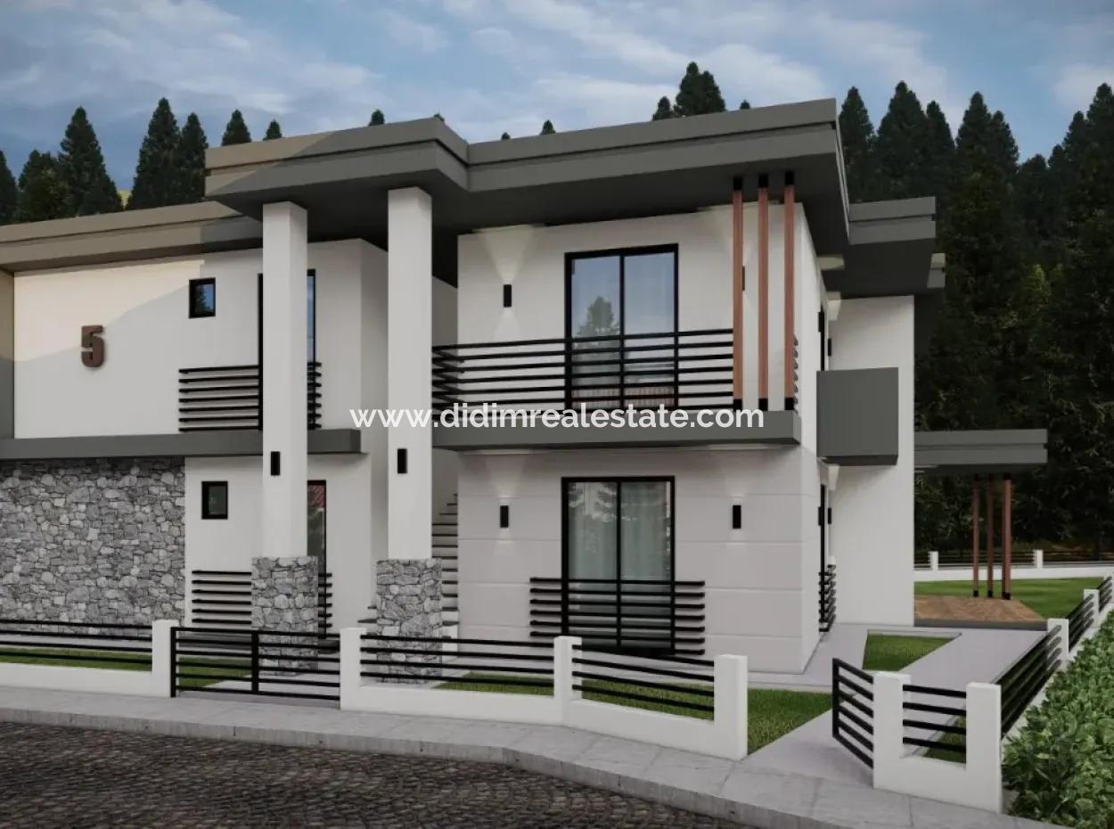Luxuswohnung Zum Verkauf Mit Swimmingpool Im Stadtteil Gökçe Des Bezirks Ula Der Provinz Muğla 2 Km Zum Meer Mit Blick Auf Den Wald