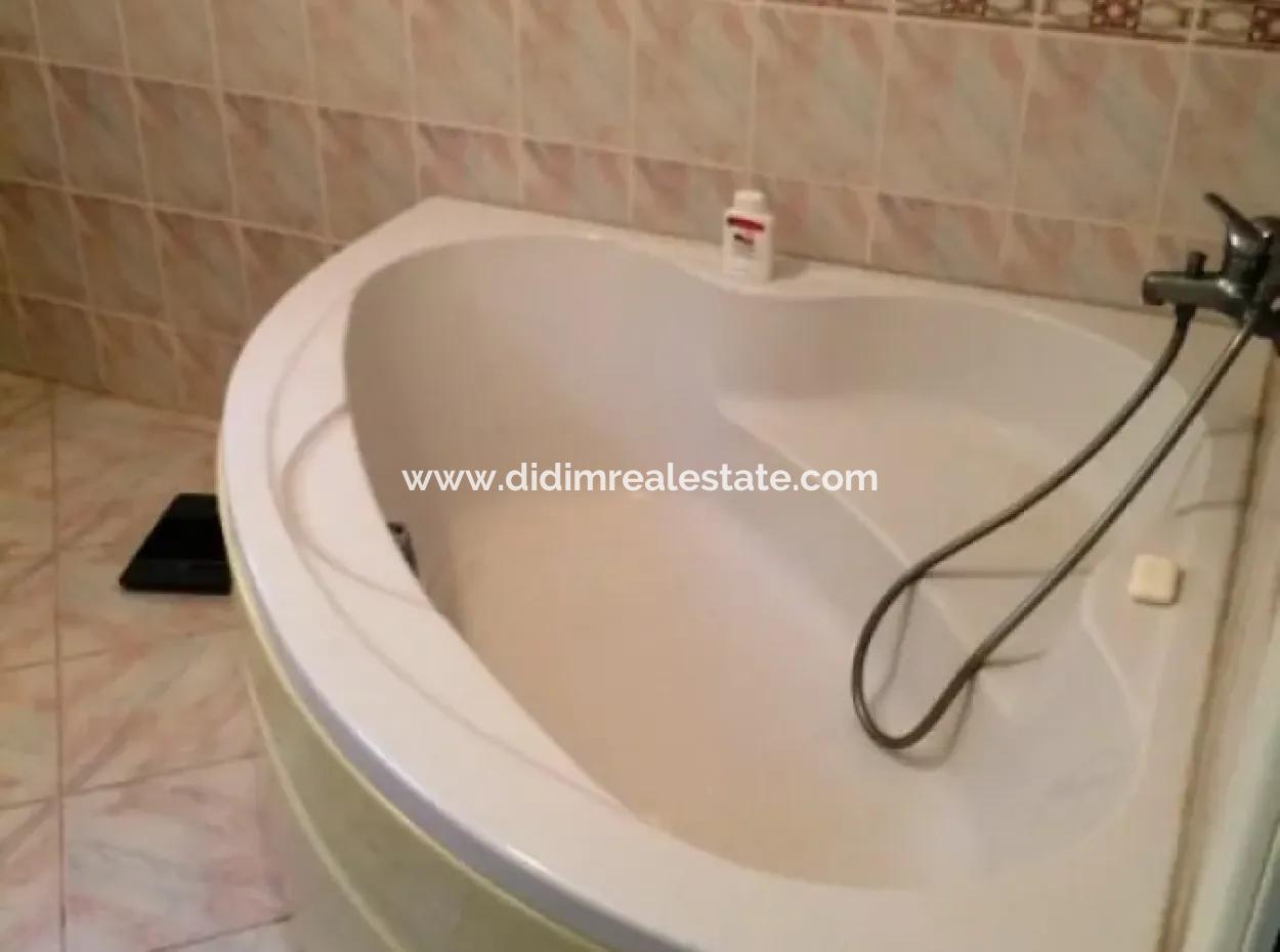 Freistehende Villa Mit Garten Zum Verkauf In Ula Muğla Bezirk Sultanahmet-Viertel Zweibettzimmer