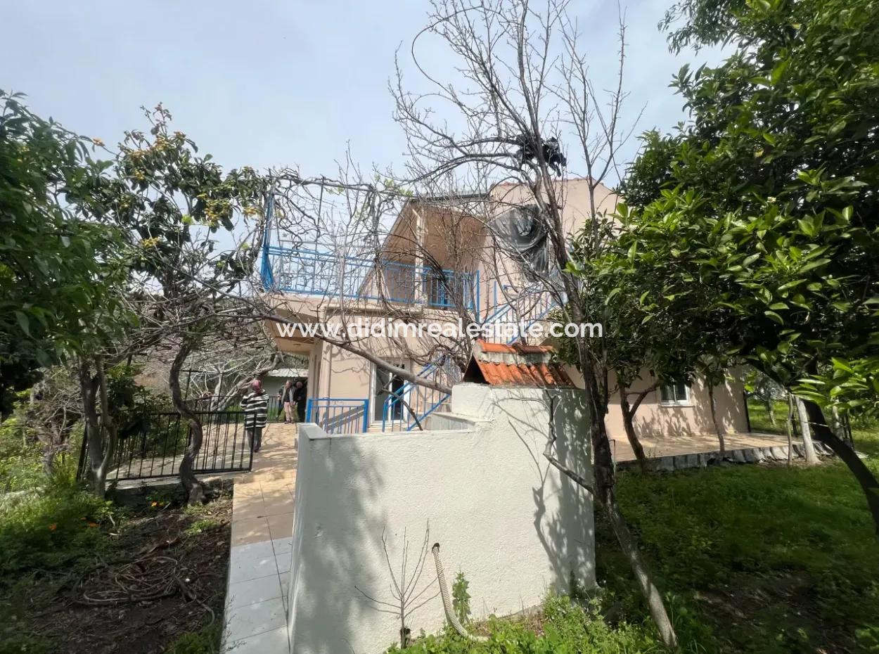 Einfamilienhaus Zum Verkauf Auf Einem 2000M2 Großen Grundstück Am Meer Im Viertel Marmaris Söğüt. Geeignet Zum Festbinden Eines Bootes Davor.