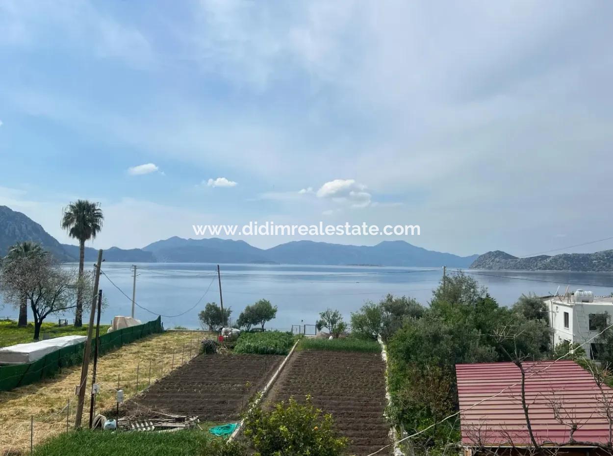 Einfamilienhaus Zum Verkauf Auf Einem 2000M2 Großen Grundstück Am Meer Im Viertel Marmaris Söğüt. Geeignet Zum Festbinden Eines Bootes Davor.