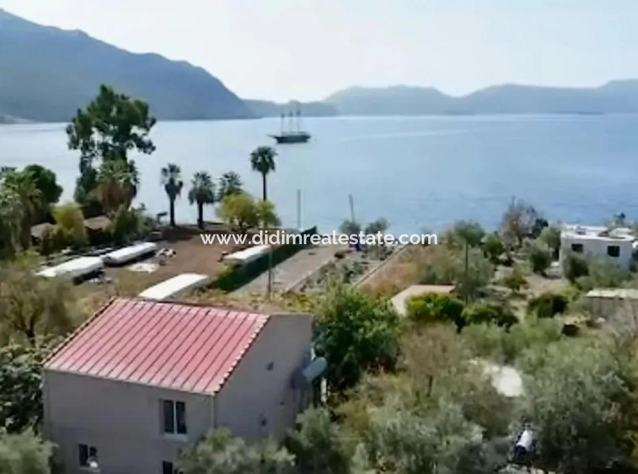 Einfamilienhaus Zum Verkauf Auf Einem 2000M2 Großen Grundstück Am Meer Im Viertel Marmaris Söğüt. Geeignet Zum Festbinden Eines Bootes Davor.
