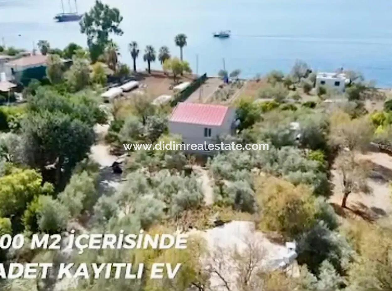 Einfamilienhaus Zum Verkauf Auf Einem 2000M2 Großen Grundstück Am Meer Im Viertel Marmaris Söğüt. Geeignet Zum Festbinden Eines Bootes Davor.
