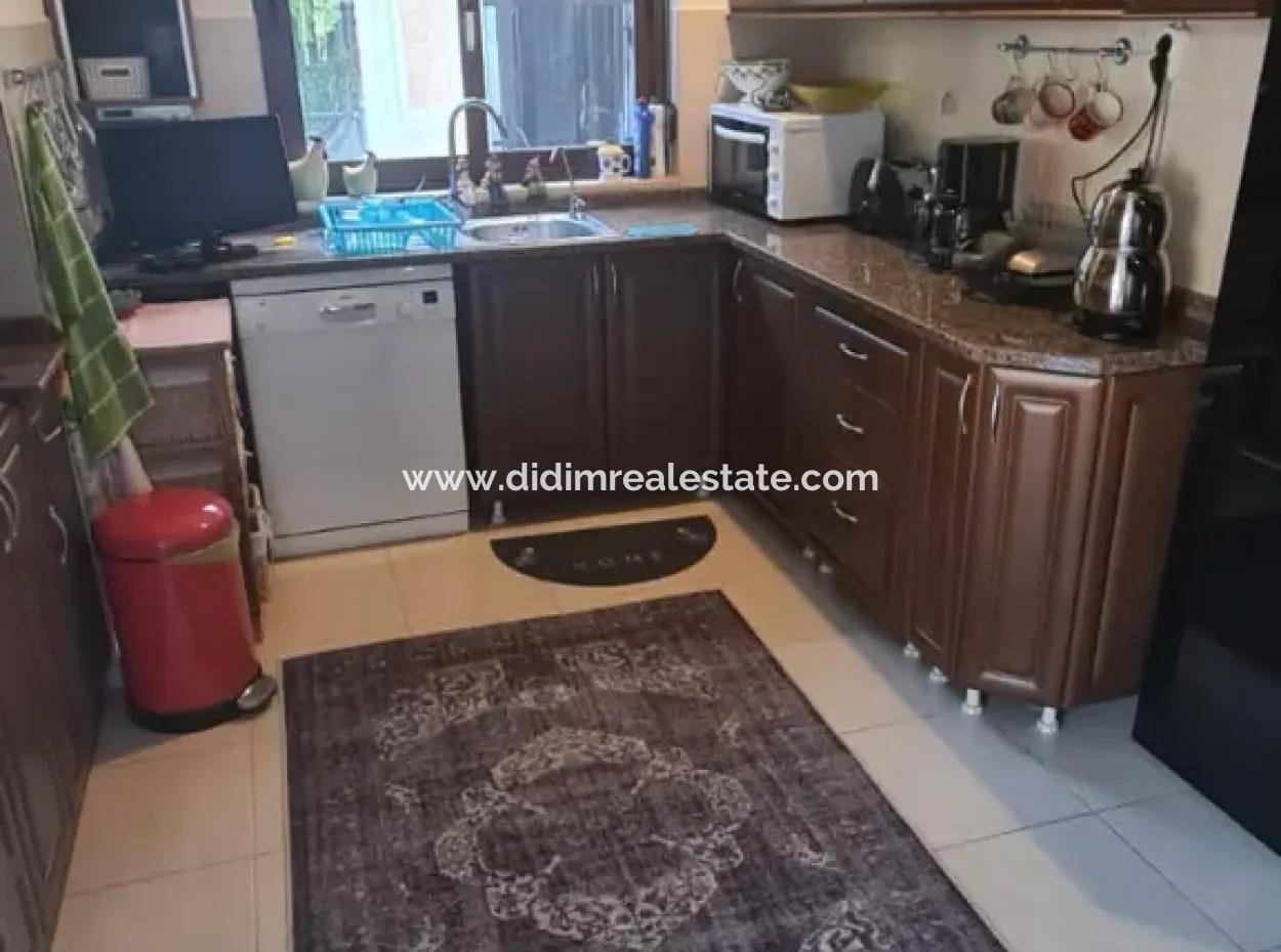 Villa Zu Verkaufen In Armutalan, Marmaris Mit Freistehendem Garten Und Pool