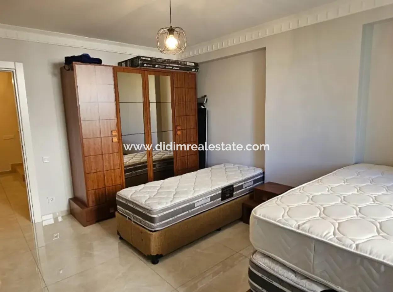 Camiavlu Neighborhood 3 1 Reverse Duplex For Sale In A Secure Site With Pool