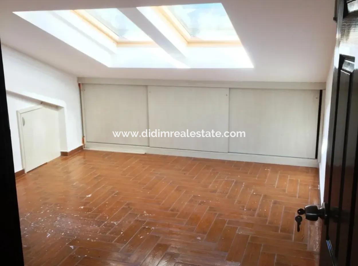 Marmaris Merkezinde 10 Odalı Havuzlu 2.500M2 Arsa İçinde Malikanemiz Satılıktır.