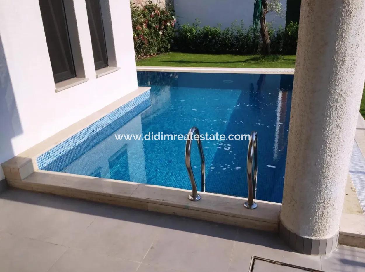 Marmaris İlçesi Beldibi Mahallesinde Satılık Müstakil Havuzlu 4 Oda 2 Salon 220 M2 Havuzlu Akıllı  Villa
