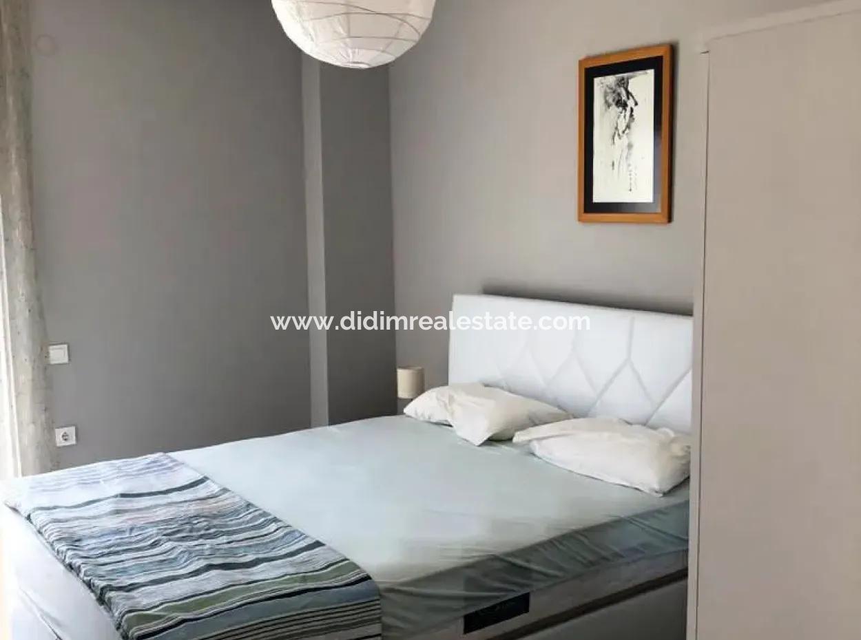 Datça Merkezinde Denize 400 Metre Mesafede Yüzme Havuzlu Site İçerisinde 2 Oda 1 Salon Açık Mutfak 100 M2 Satılık Daire