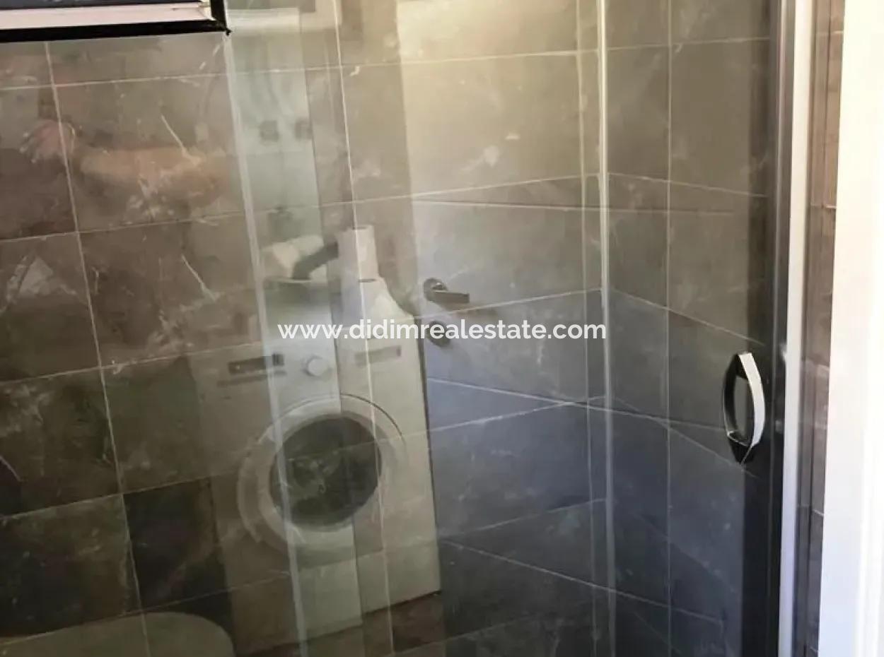 Datça Merkezinde Denize 400 Metre Mesafede Yüzme Havuzlu Site İçerisinde 2 Oda 1 Salon Açık Mutfak 100 M2 Satılık Daire