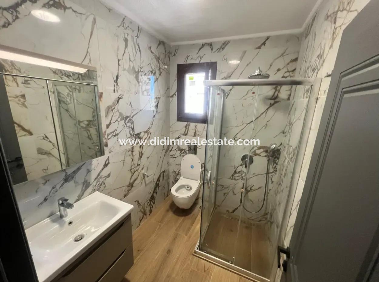 Muhteşem Doğa Manzaralı Müstakil Bahçeli Otoparklı Yüzme Havuzu Mevcut 3 Oda 4 Banyo Ultra Lüks Satılık Villa 500M2 Arsa İçerisinde 3 Katlı