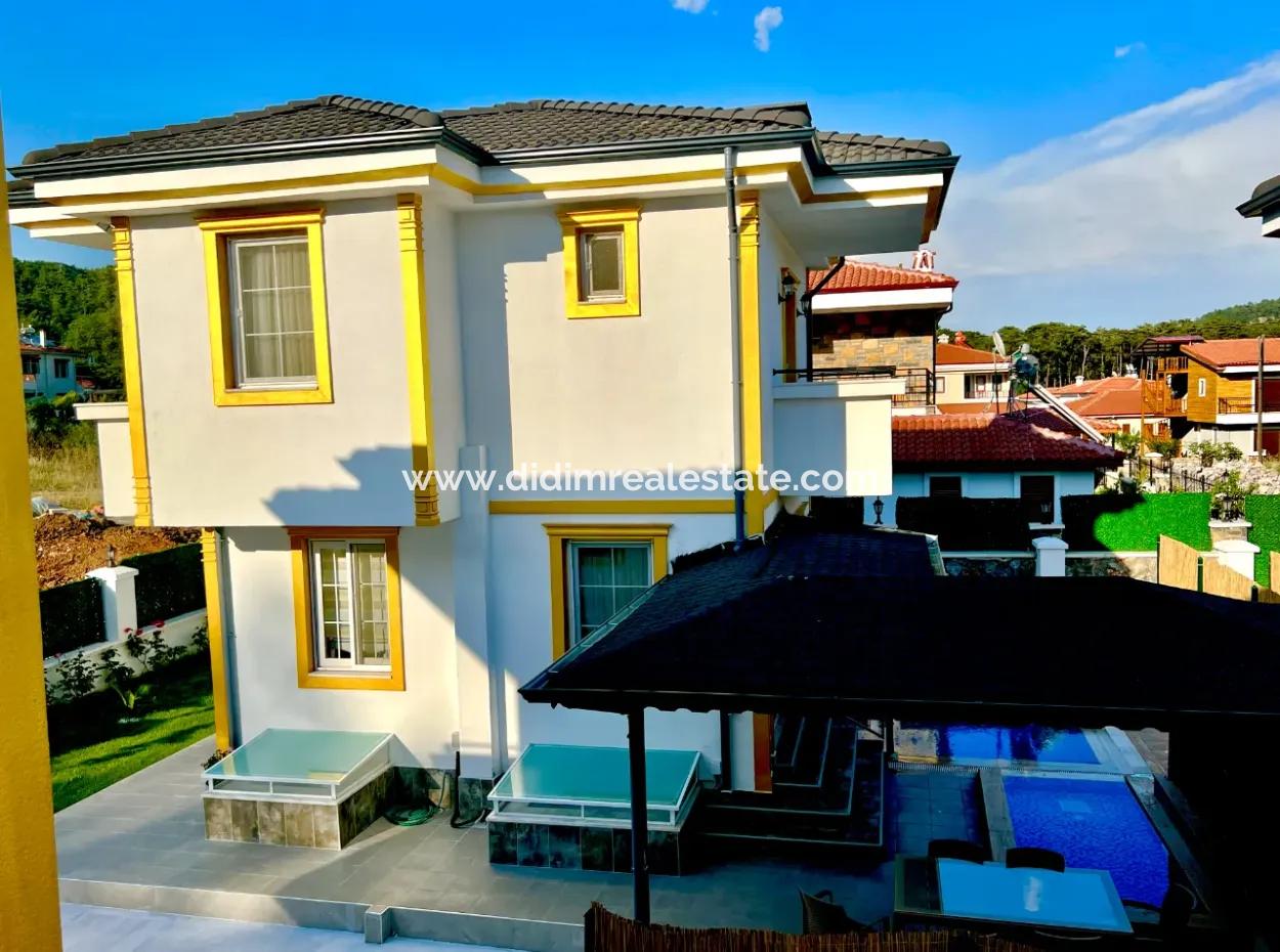 Marmaris Çetibeli Mahallesinde Tam Müstakil Yüzme Havuzlu 3 Oda 1 Salon 3 Banyo Ultra Lüks Günlük Kiralık Villa
