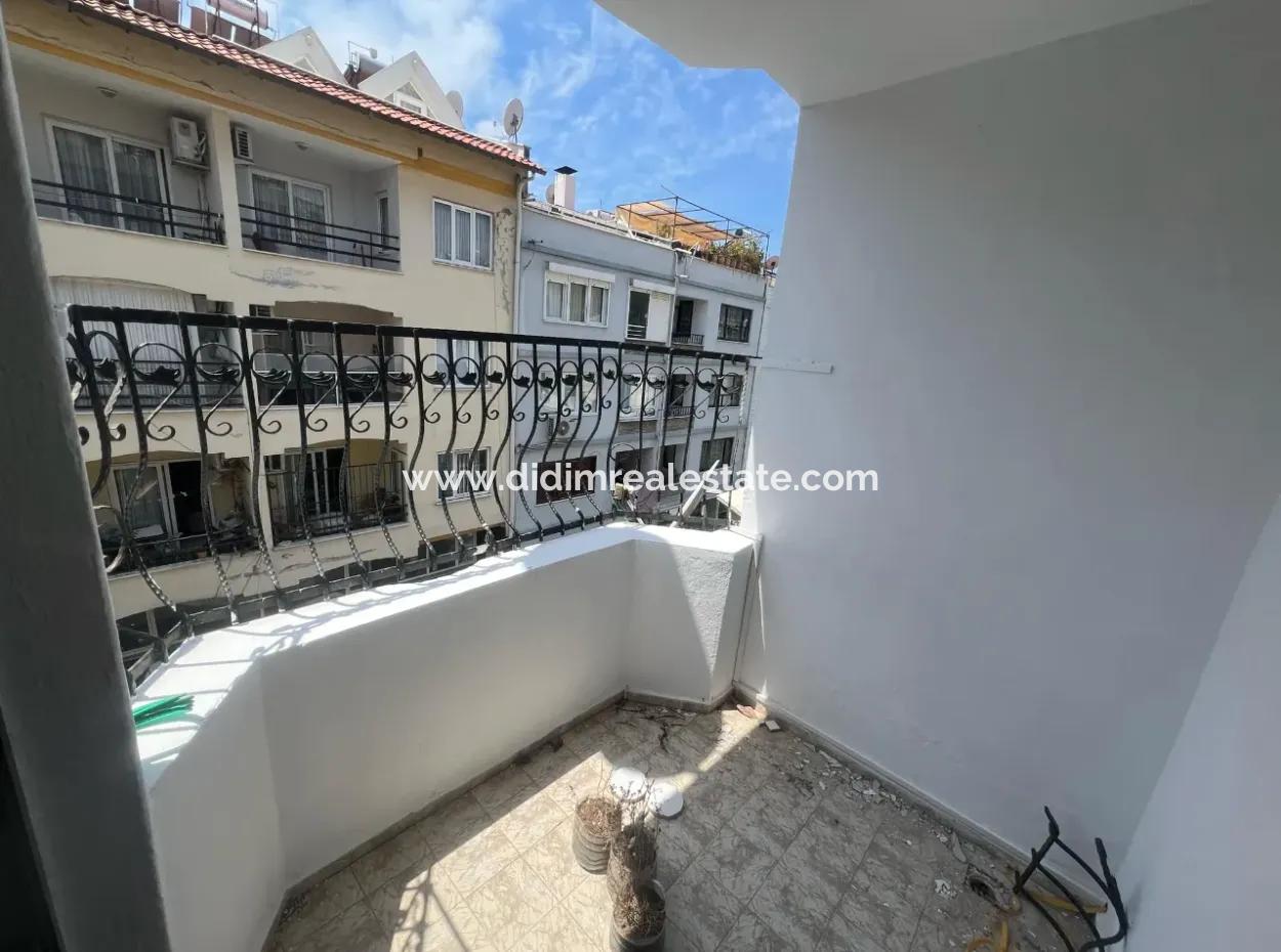 Marmaris Merkezde 2 Oda1 Salon Kapalı Mutfak Arakat Satılık Daire 110 M2 Denize Yakın