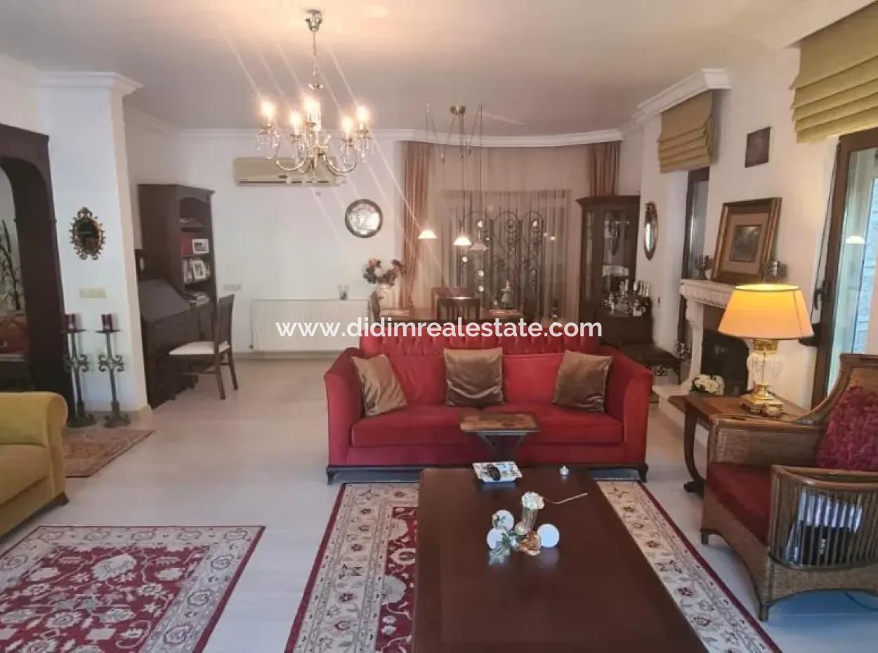 Marmaris Armutalan Mevkiinde Tam Müstakil Bahçeli Havuzlu Satılık Villa