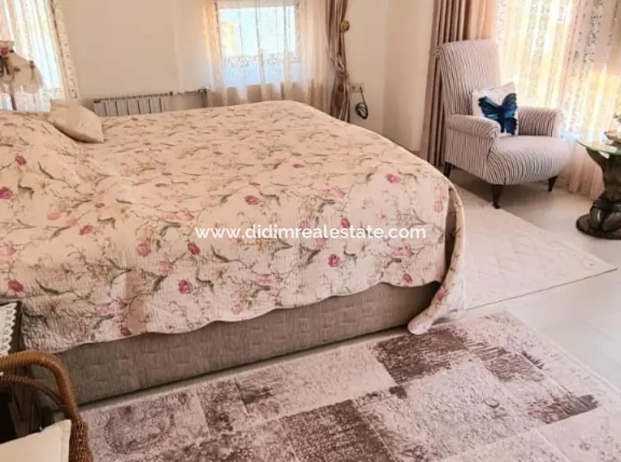 Marmaris Armutalan Mevkiinde Tam Müstakil Bahçeli Havuzlu Satılık Villa