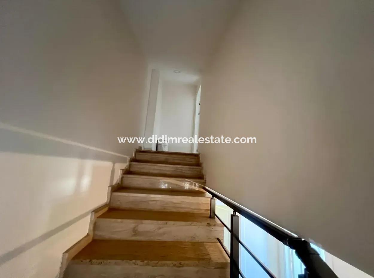 Marmaris Merkezinde Denize Yakın 2 Oda 1 Salon Yeni Bina Üst Dubleks Çift Banyo 90 M2 Satılık Daire