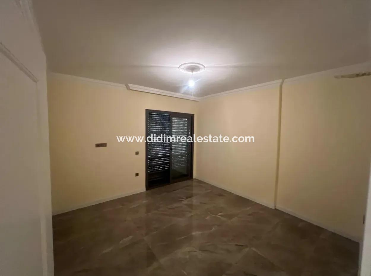 Marmaris İlçesi İçmeler Mahallesinde Orman Manzaralı Tam Müstakil 450M2 Arsa İçerisinde Yüzme Havuzlu 4 Oda 4 Banyo 240M2 Satılık Ultra Lüks Villa