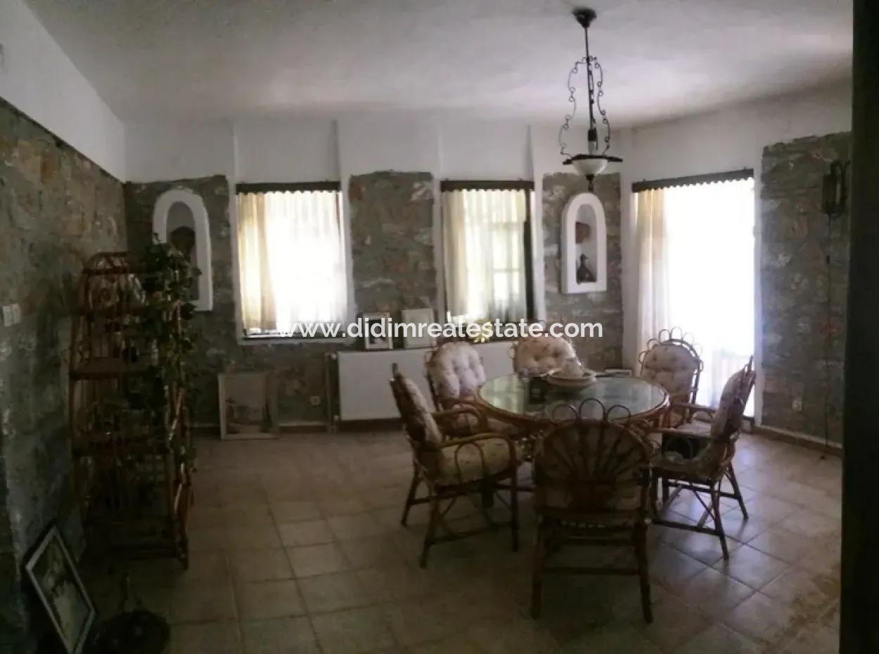 Gökova Bölgesinde Satılık Yüzme Havuzlu 8 Oda Taş Villa 740M2 Arsa