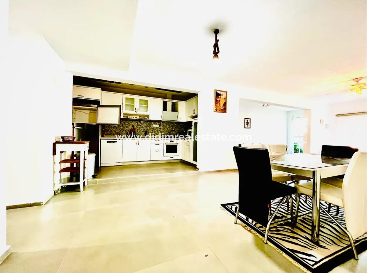 Denize Sadece Bir Kaç Adım Uzaktasınız.denize Sıfır Daire