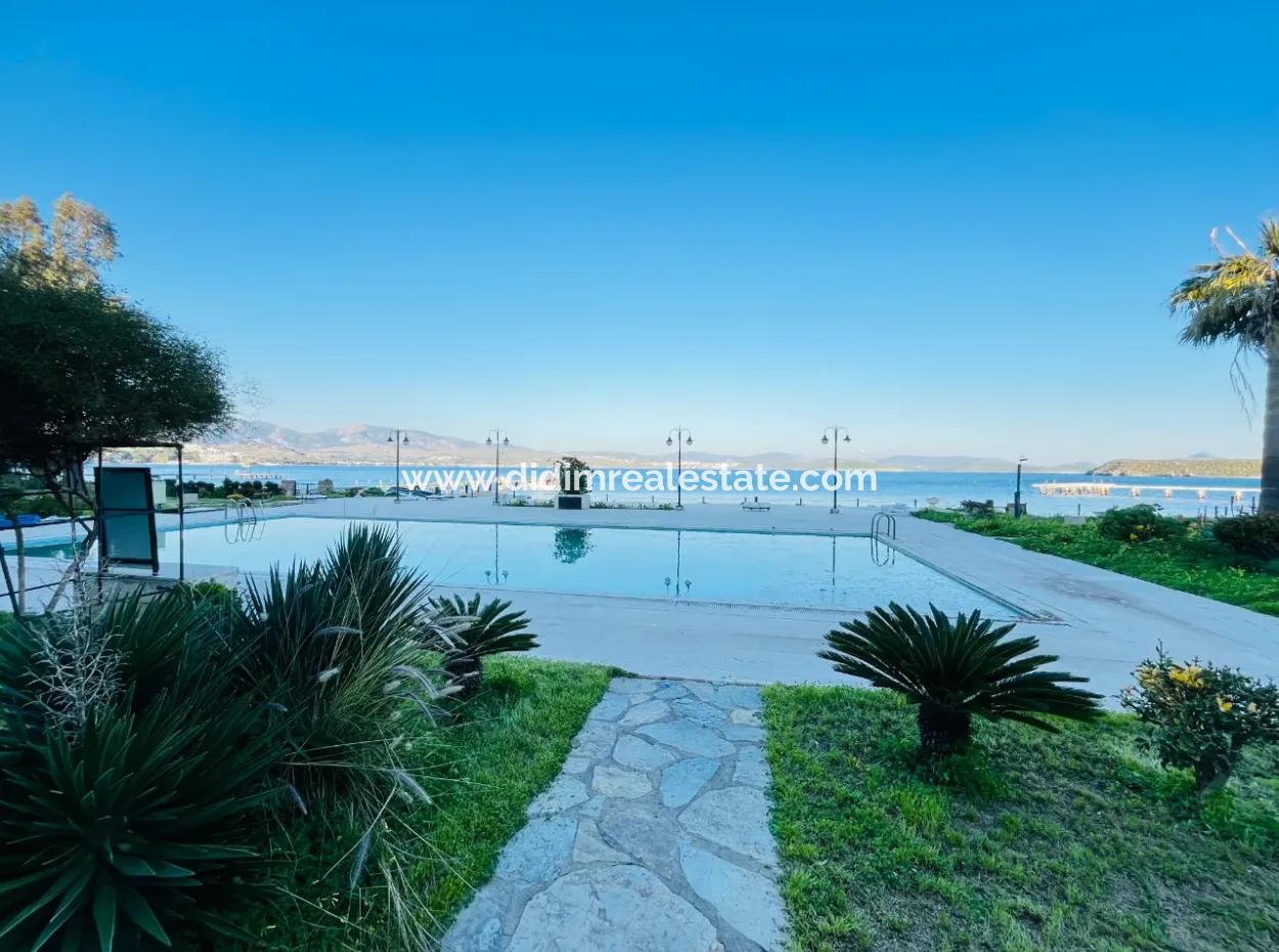 Denize Sadece Bir Kaç Adım Uzaktasınız.denize Sıfır Daire