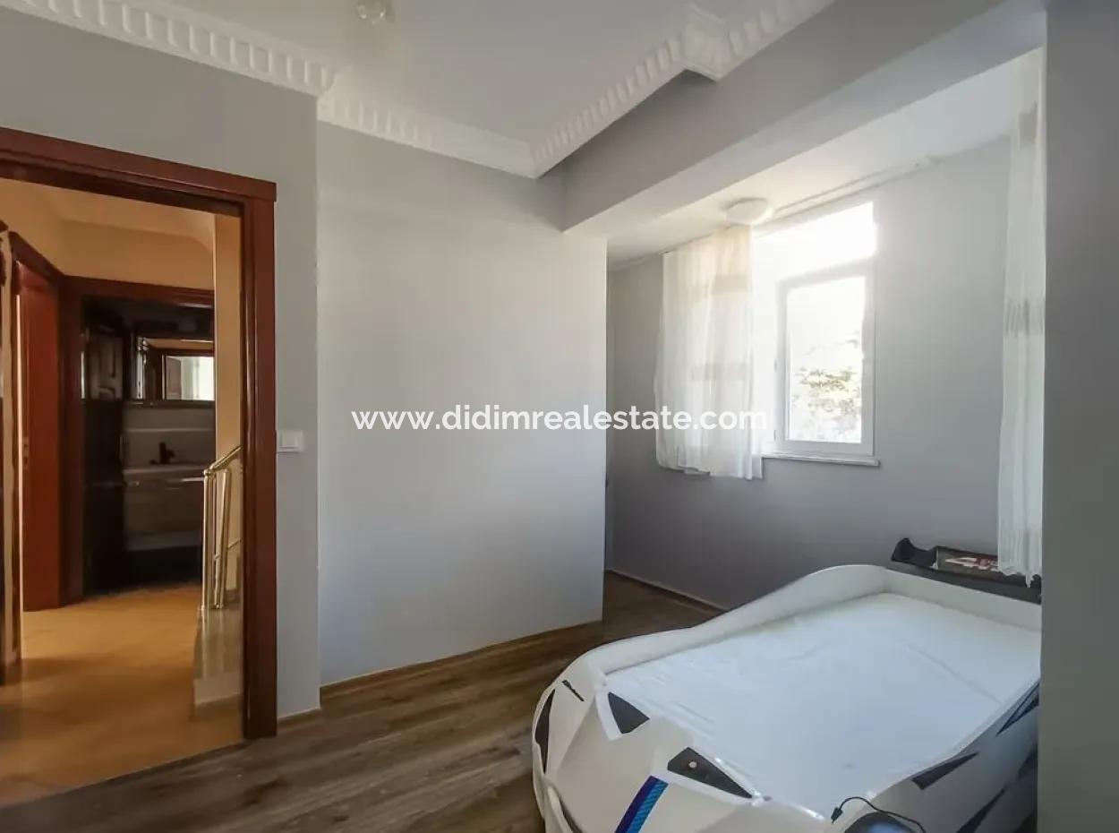 Marmaris İlçesi Beldibi Mahallesi Doğa Manzaralı Yüzme Havuzlu Site İçerisinde 3+1 Bahçe Dubleks Satılık Daire