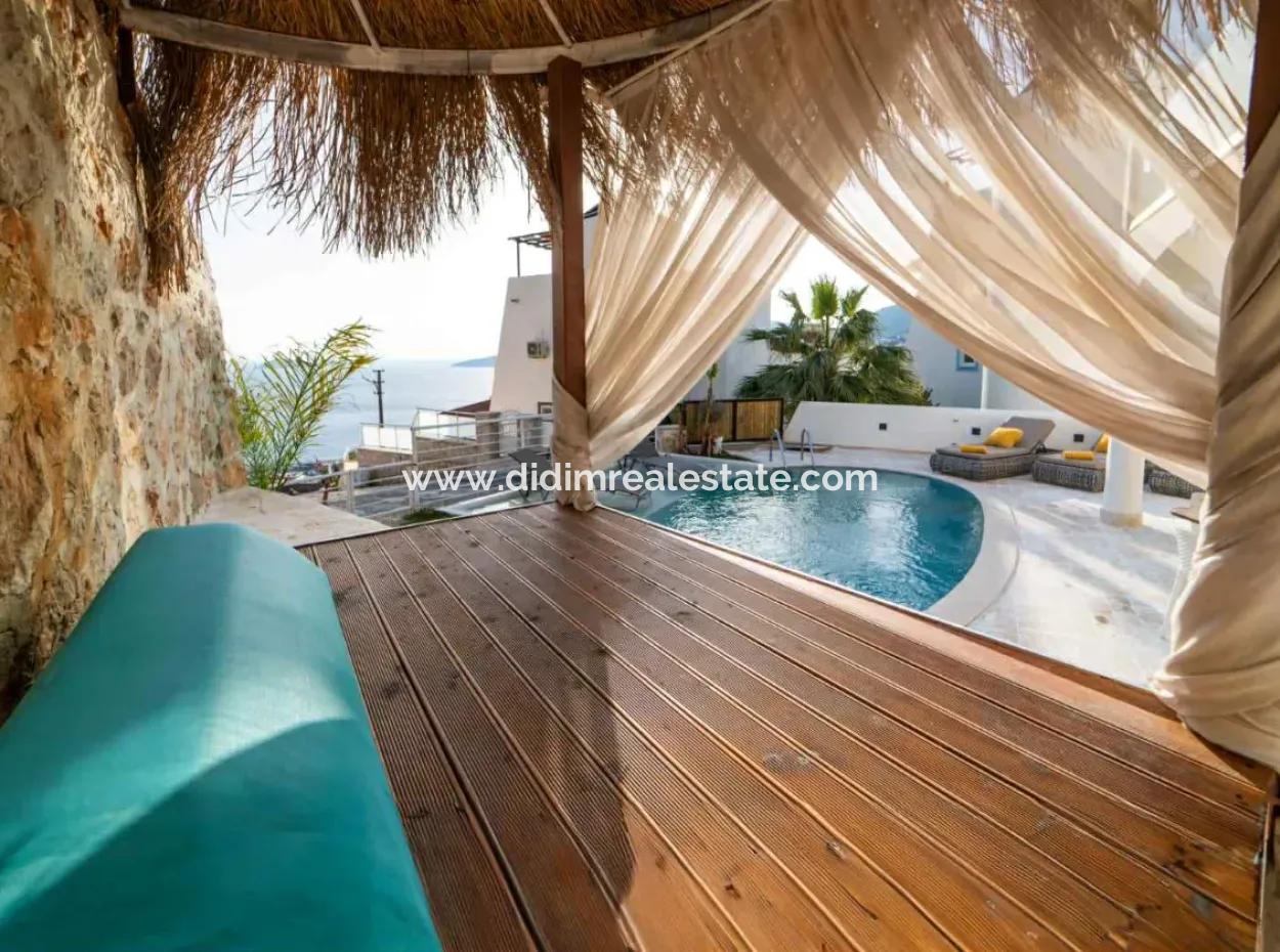 Kalkan,Da Muhteşem Deniz Manzaralı Yüzme Havuzu Mevcut Müstakil Satılık Villa Özel Yapım Bir Villa