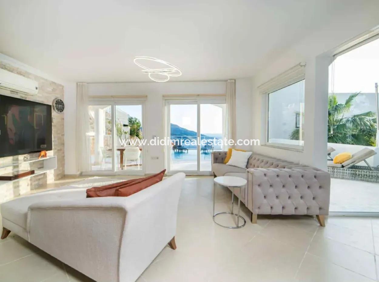 Kalkan,Da Muhteşem Deniz Manzaralı Yüzme Havuzu Mevcut Müstakil Satılık Villa Özel Yapım Bir Villa