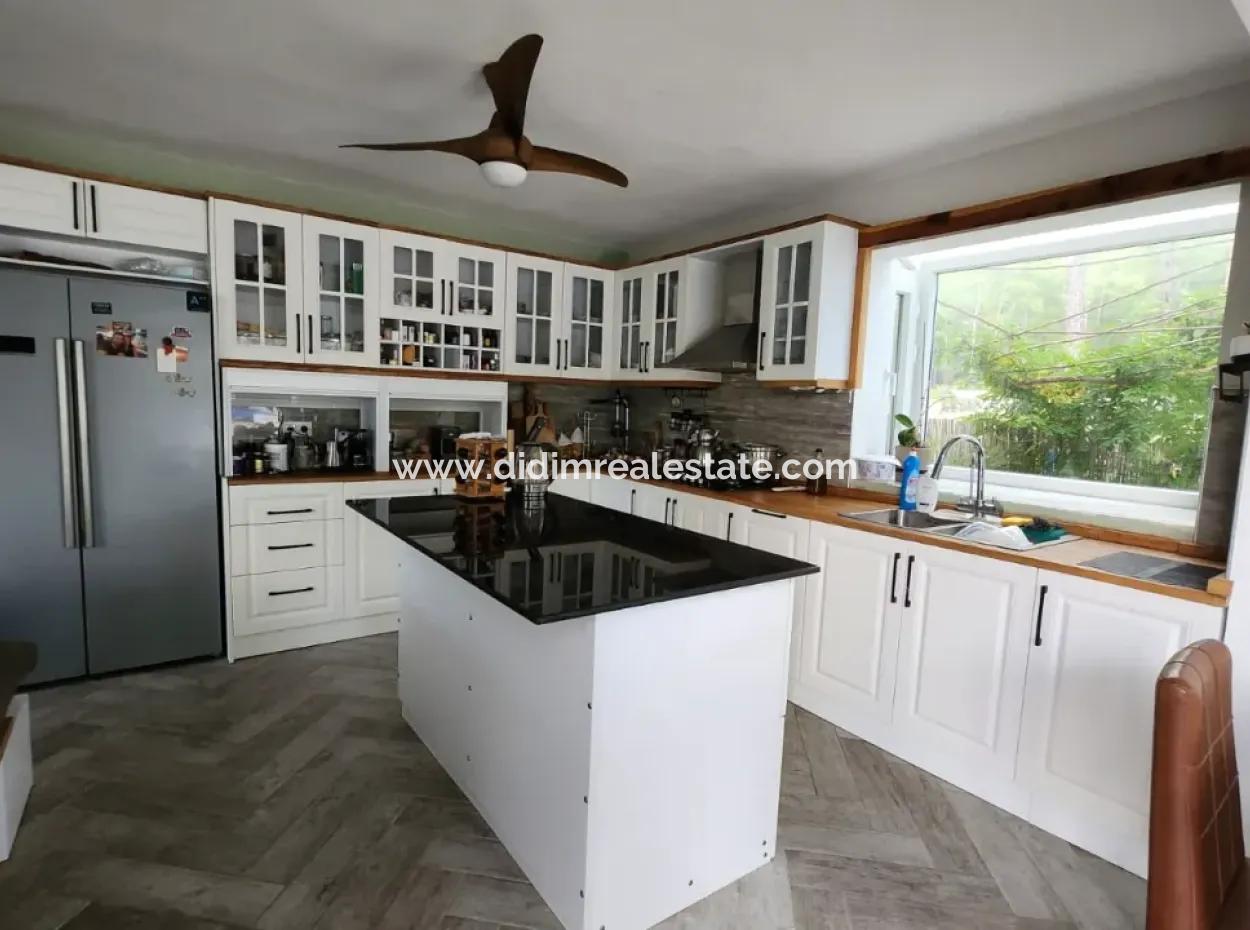 Ortaca Mahallesi Satılık 10.000 M2 İçerisinde Özel Yapım Havuzlu Çiftlik Evi