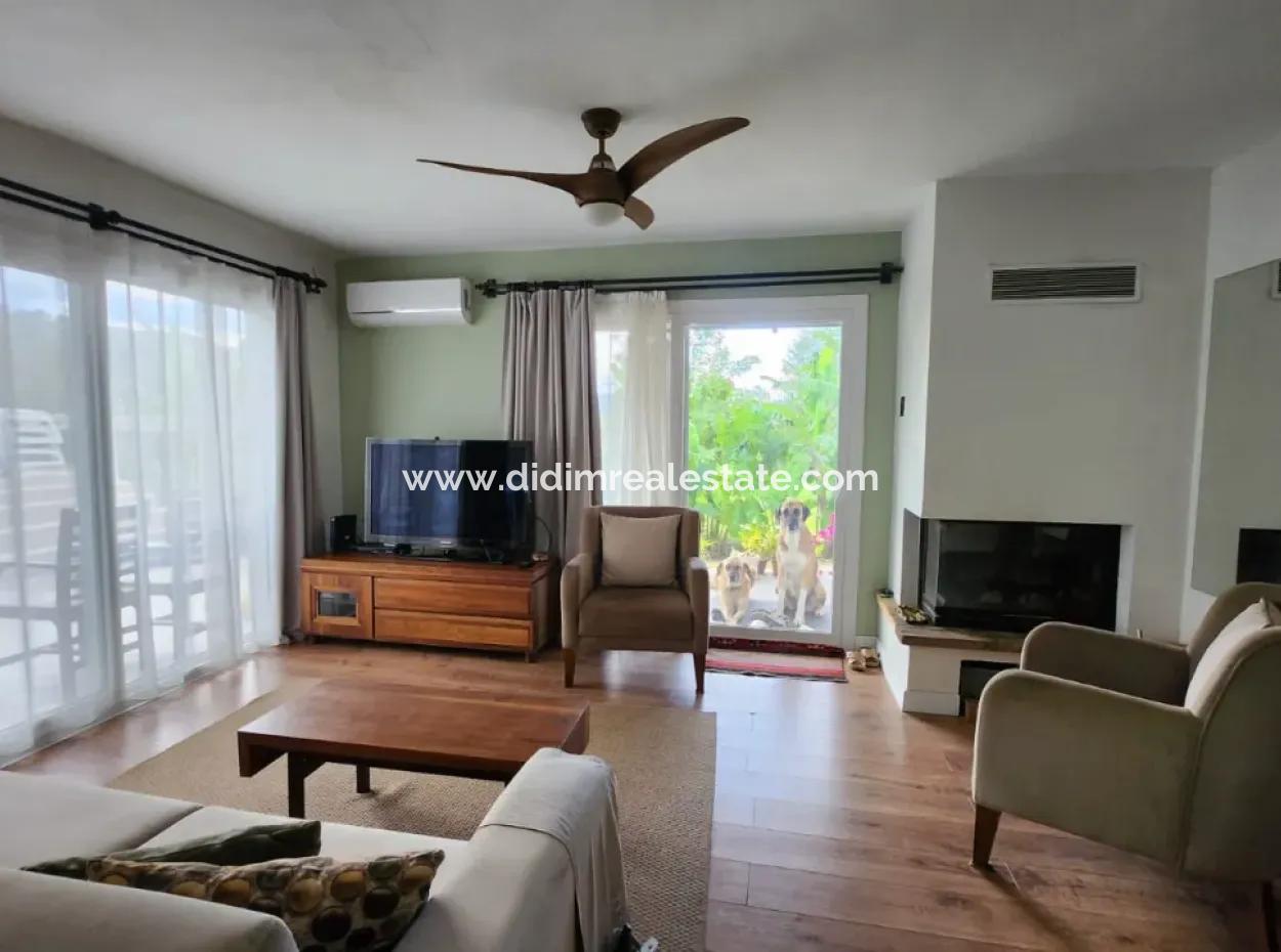 Ortaca Mahallesi Satılık 10.000 M2 İçerisinde Özel Yapım Havuzlu Çiftlik Evi