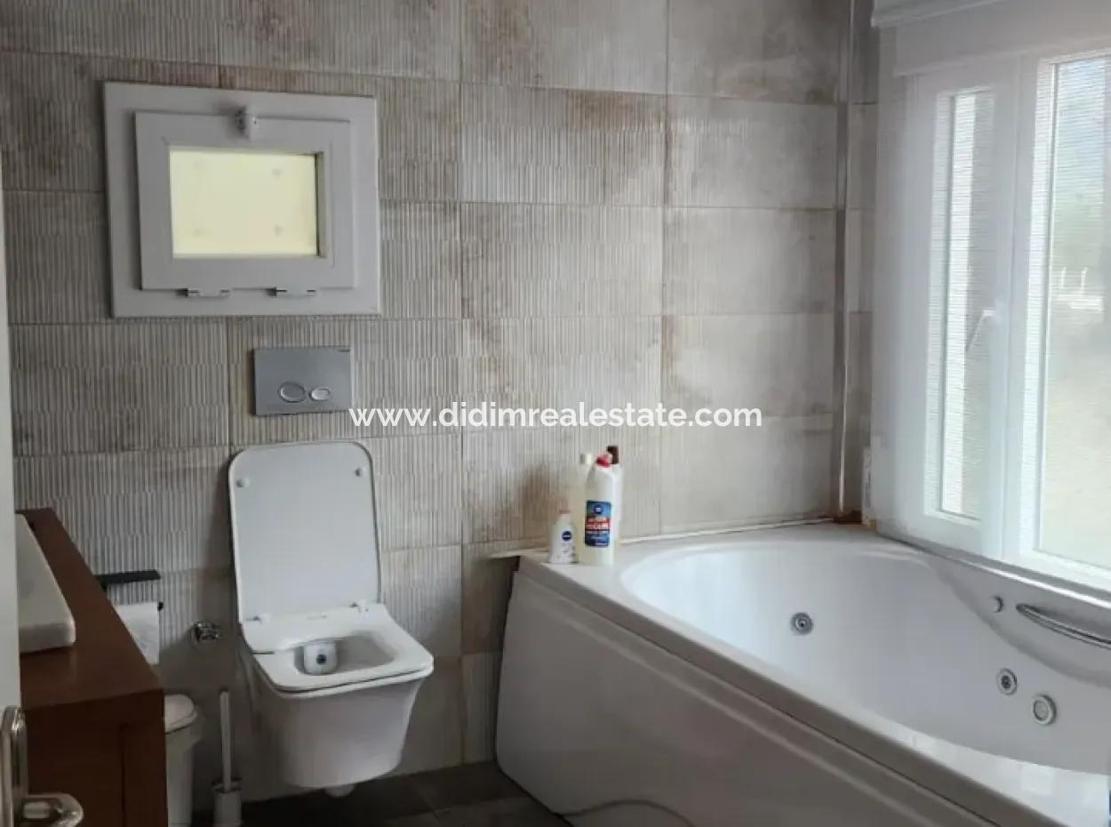 Ortaca Mahallesi Satılık 10.000 M2 İçerisinde Özel Yapım Havuzlu Çiftlik Evi