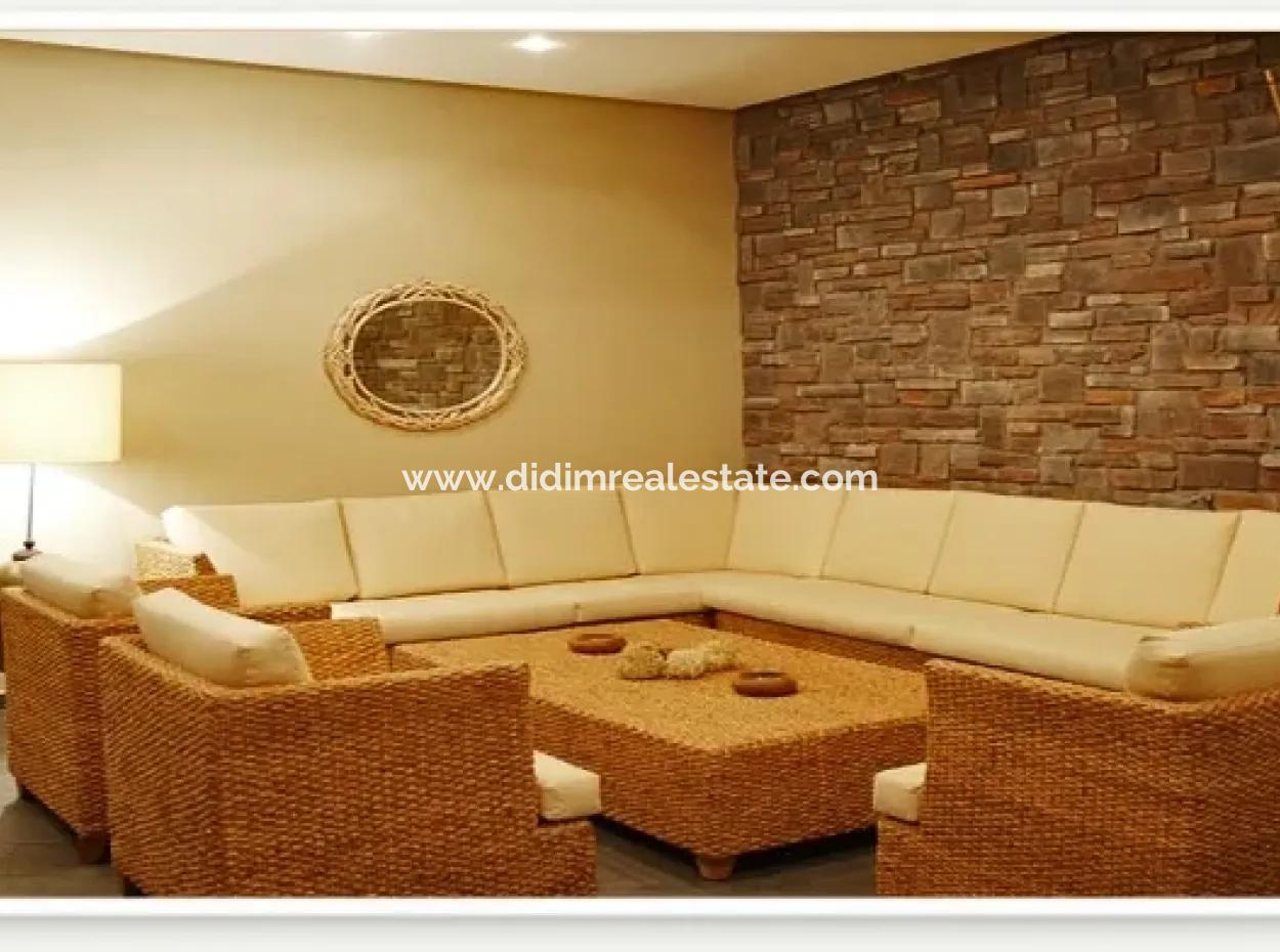 Marmaris Merkezinde 100 Oda Satılık  Havuzlu Otel