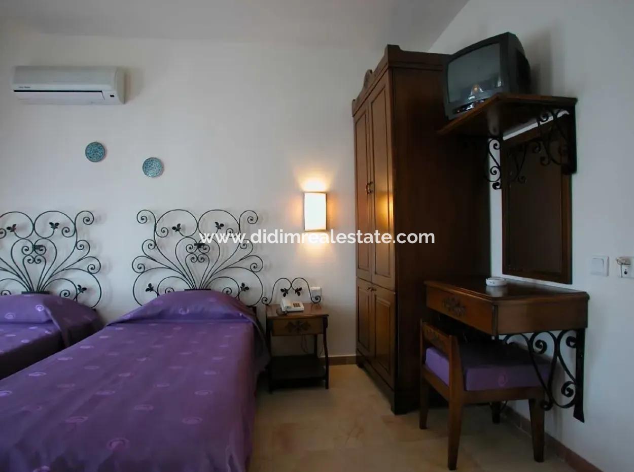 Marmaris Merkezinde Satılık 18 Oda Otel Denize Yakın